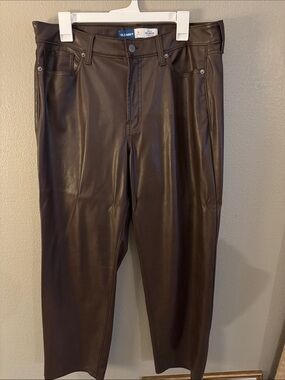 Old Navy Women’s Faux Leather OG Loose Jeans in Dark Brown. Size 14 Petite